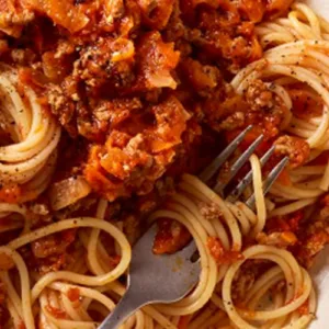 Spaghetti Bolognese (Tomatoes, Onions with Meat)